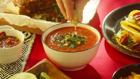 暑い日にサッパリ「トマトとライムの冷製スープの作り方」 - シェフガッキーの料理ブログ