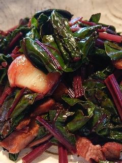 ビーツの葉っぱって食べても大丈夫？ : r gardening