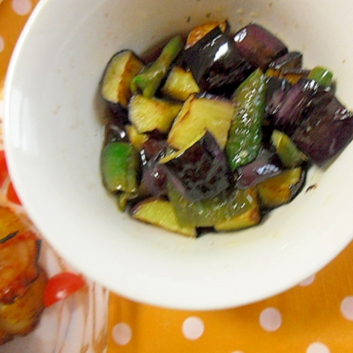 recipe 子どもも喜ぶ☆洋風おかず♪ ー ミートボールとピーマンのケチャップ炒め ー ————————————— Nadia🗒レシピ ID489131 ————————————— ミートボールとピーマンを デミ風のケチャップソースで絡めた 洋風おかずです🍅✨ ミートボールは揚げずにフライパンで焼くだけ