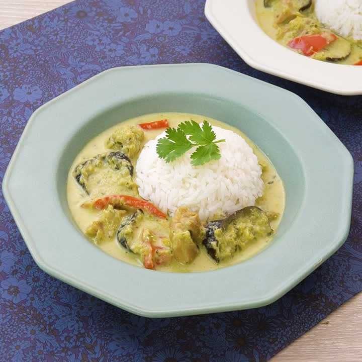 グリーンカレーペーストでナスとズッキーニのガパオ炒め MaySnapdish スナップディッシュID:bXziLa