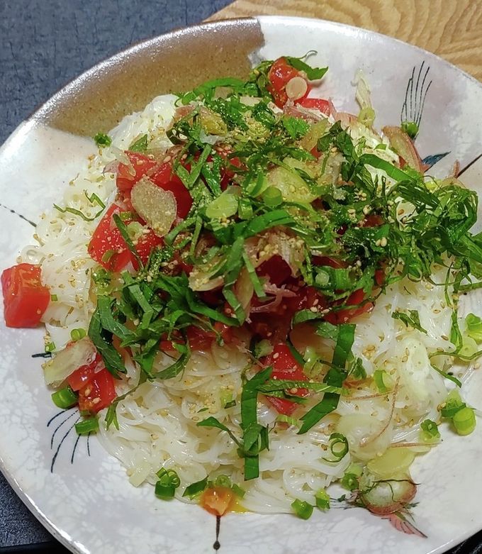 きのう何食べた？」 よしながふみ のツナとトマトのぶっかけそうめん : マンガ食堂 - 漫画の料理、レシピ 漫画飯 を再現 Powered byライブドアブログ