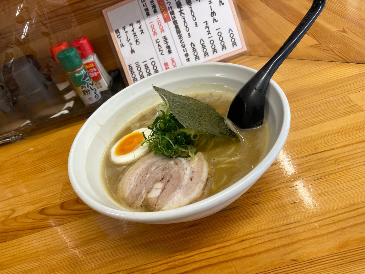 JR六甲道駅前 弍星で濃厚煮干しラーメン！ニボ好きは思い切りニボニボしよう！おっさん神戸グルメ