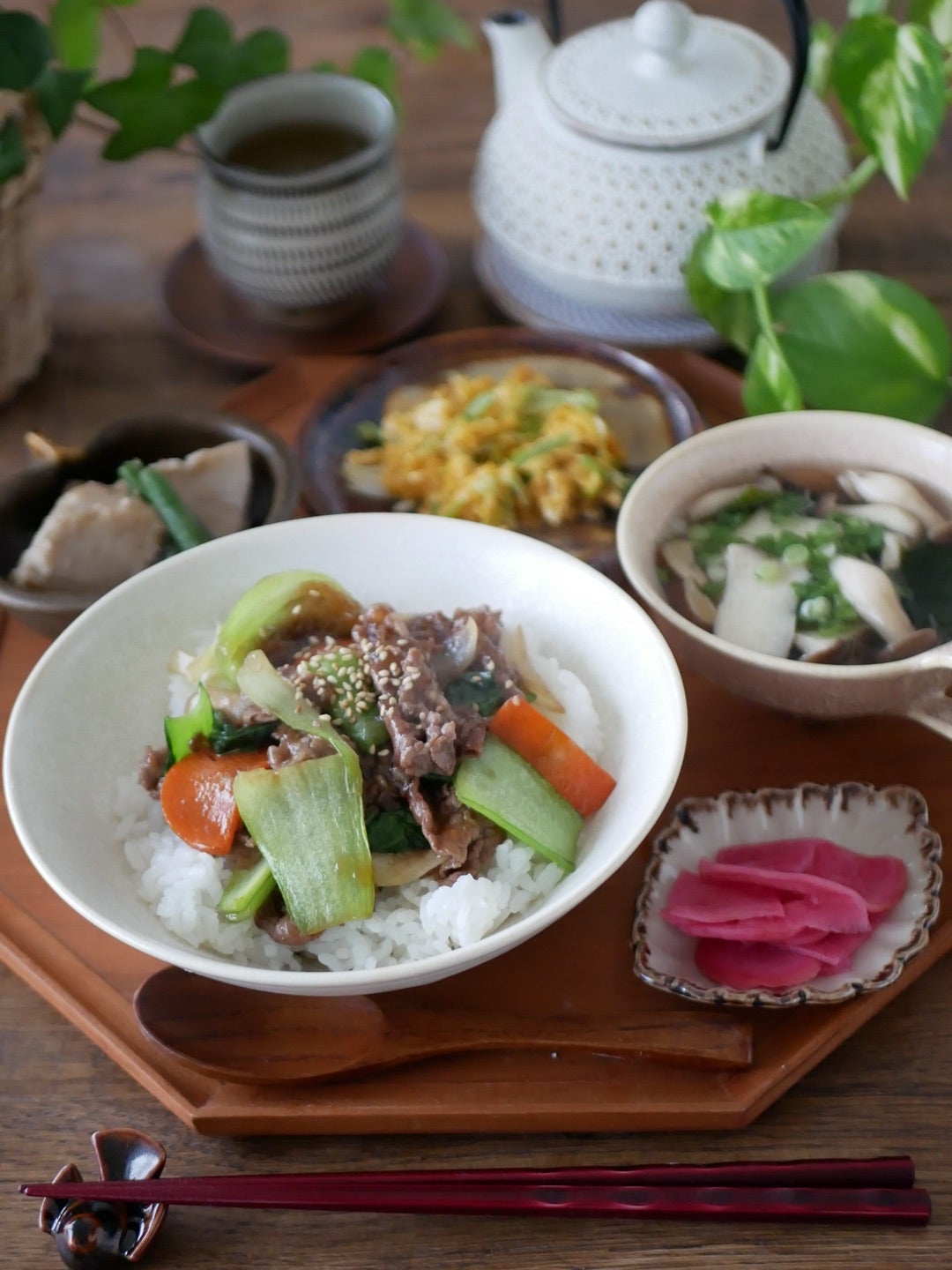 シャキッとおいしい「甘辛ジャージャー丼」remy