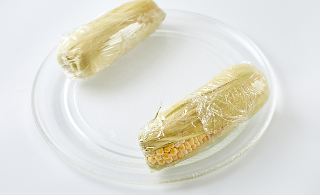 フライパンと電子レンジどっちがいい? トウモロコシのゆで方、2つを比べてみると ? – grapeグレイプ