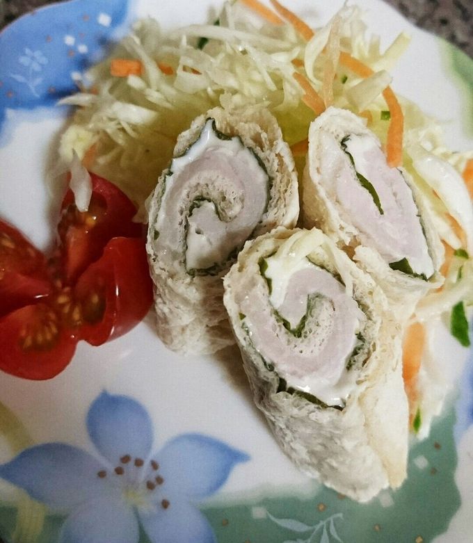 5児ママ〜厚揚げと大葉とチーズの豚肉巻き〜 レシピあり⬇️ 〜4人前〜 厚揚げ 3.4枚 豚薄切り肉 500g 大葉 10枚 プロセスチーズ 1パックごま お好みで 好きなだけ小麦粉 大さじ3〜 〜調味料〜 醤油、酒、みりん 大さじ2 砂糖 大さじ1 ①厚揚げ1枚を6等分に切る。 ②