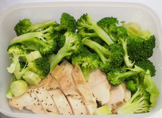 筋肉食堂 マネージャー・谷川俊平さんの筋肉レシピ：鶏ささみのホワイトオムレツ