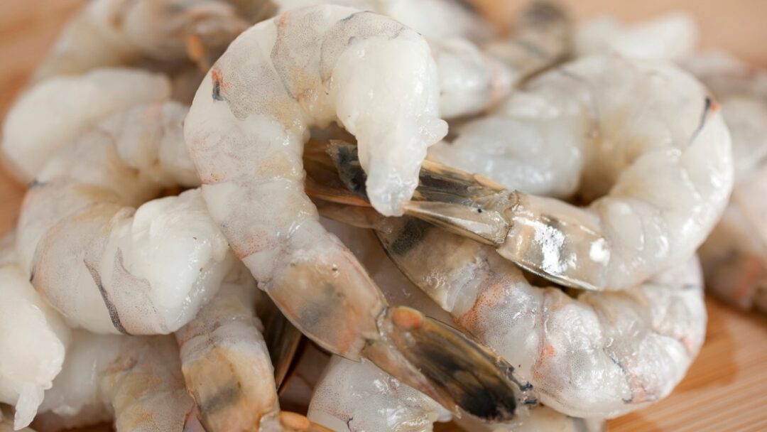 エビの背わたの簡単な取り方取らない 食べられる なぜ - 料理の知識について知るなら家事っこ