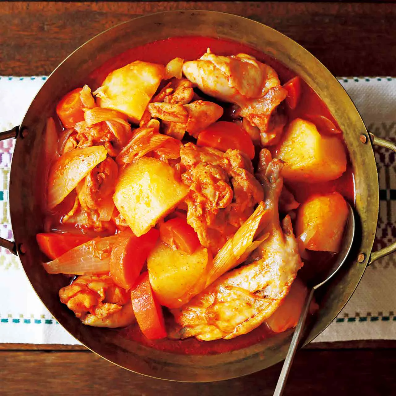 タットリタン 鶏肉とじゃがいもの韓国風煮込み