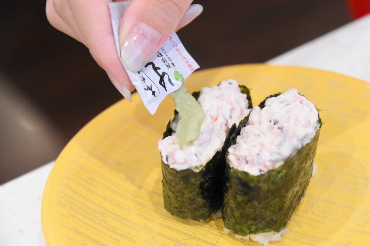 プライド 4大回転寿司ガチ食べ比べ「サラダ軍艦」編！ スシロー・はま寿司・くら寿司・かっぱ寿司で1番ウマいネタを探す：第15回ロケットニュース24