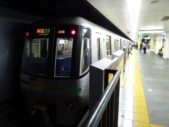 東新宿駅(F12)