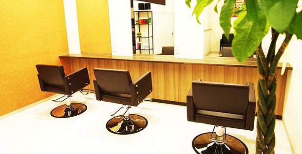 大阪 高槻 カフェ FOREST GREEN PASTA＆BAKE.ラフランスと金柑のパンナコッタ洋梨の濃厚なパンナコッタや洋梨のジュレに合わせるのは、香り高いアールグレイのクランブルや金柑のソースなど。飾りにもフレッシュなラフランスや金柑を添えて、冬らしいカップ