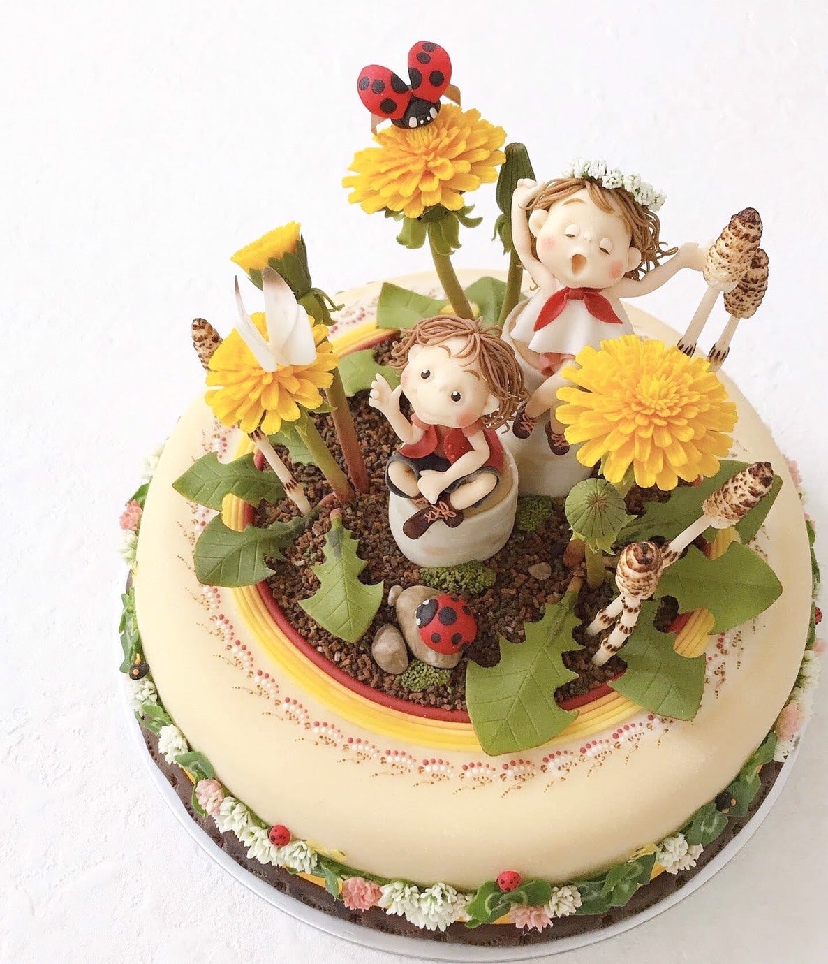 特注ウエディングケーキ マジパン人形菓子工房mike 東広島市で親しまれる洋菓子店御饌cacaoは、西条酒蔵通りにあるチョコレート・焼き菓子の専門店