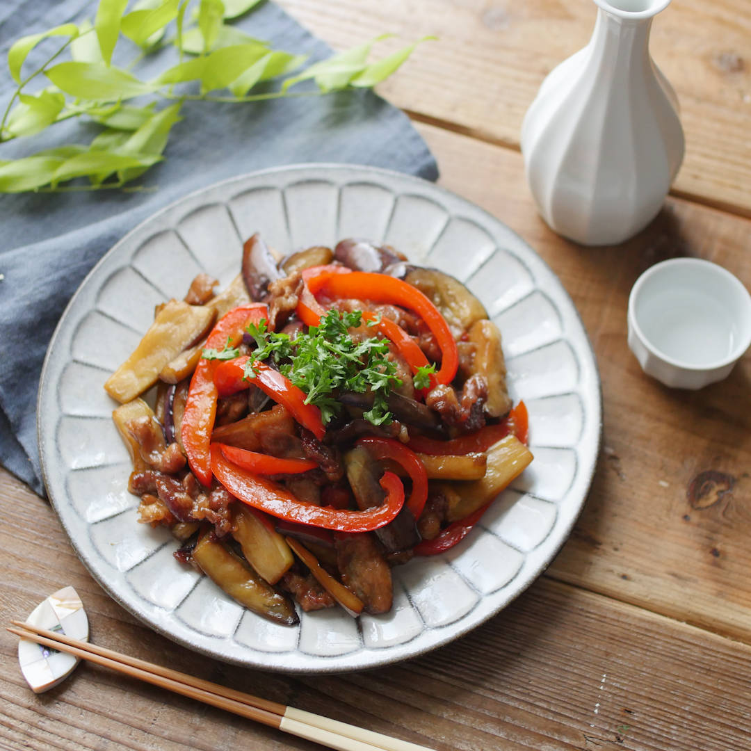 まんまるこまち@おつまみレシピ『ナスとアスパラのバタポン炒め』 ・ 🔸約140kcal ・材料○ナス 1本 ○アスパラ 5本調味料○バター 10g ○ポン酢 大2 ○生姜チューブ 5cmトッピング○ごま 適量下ごしらえ△ナス1.細く切って水に5分さらして