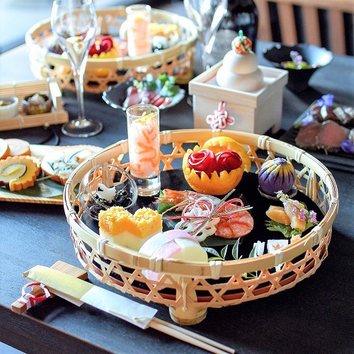 シンプルモダンな北欧食器で魅せるワンプレートおせち