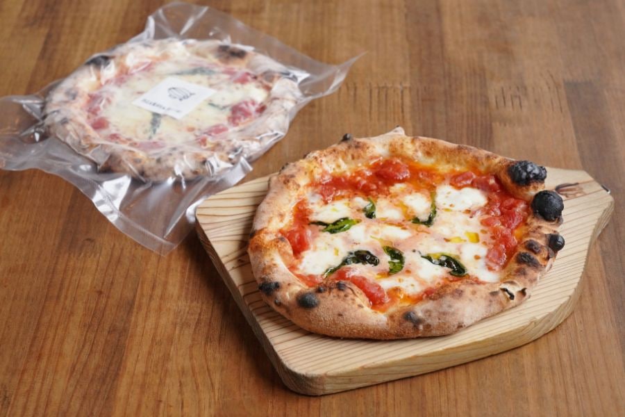 pizza vlog 水濡らし裸焼きで召し上がれ♪冷凍ピザのおいしい食べ方 大阪ピザ倶楽部