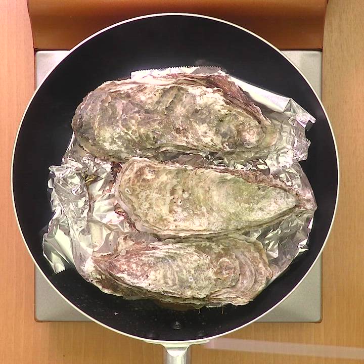 フライパンで簡単！殻付き牡蠣の蒸し方、牡蠣に合う、ちょい足し調味料