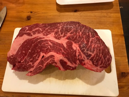 コストコで1.3kgの牛肩ロース塊を買って、低温調理でローストビーフを作りました。 とっても柔らかで美味しいです。ホットクック部