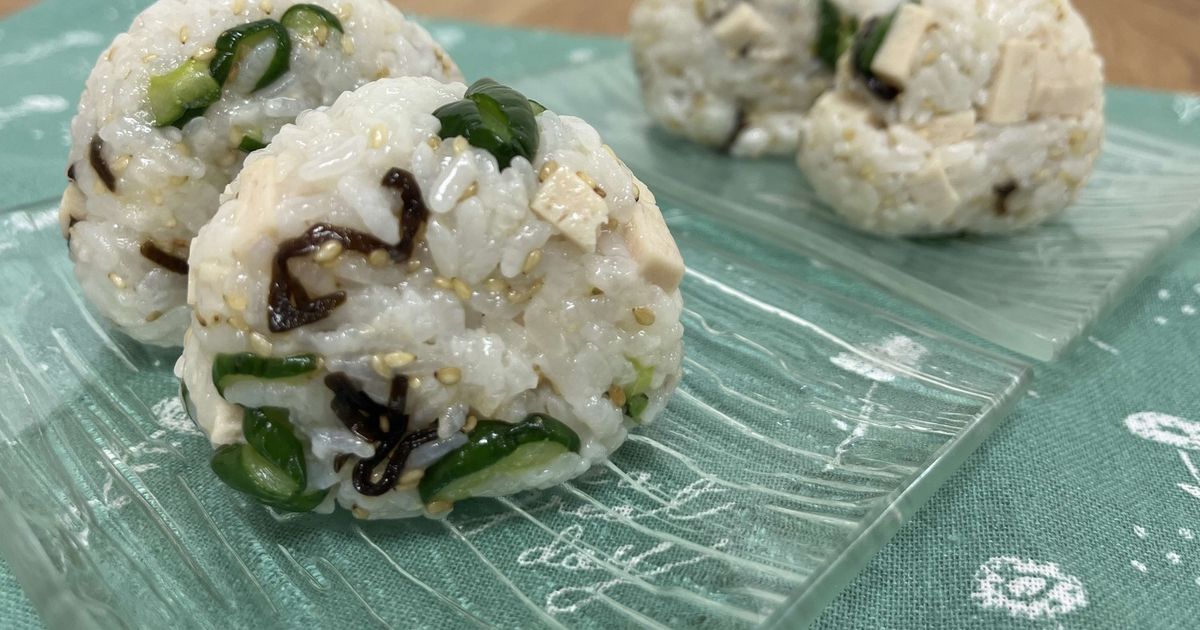 基本からアレンジまで！思わずつくりたくなる「サラダチキン おにぎり」のレシピ集クックパッド