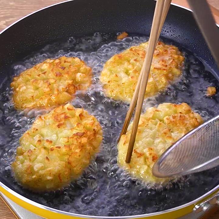 玉子焼きフライパンで焼いた⟡大きなハッシュドポテト
