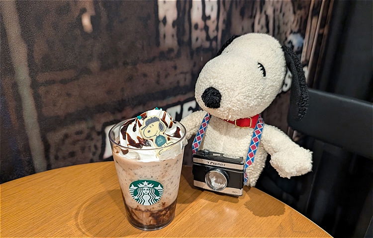〓STARBUCKS®︎〓 今日からSNOOPY🖤🤍💚 ☑︎ジョーカインドスヌーピーシュガードーナツジョーカインドスヌーピーキャラメルチョコレートオーツミルクフラペチーノジョーカインドスヌーピーアメリカンワッフルジョーカインドスヌーピーシュガードーナツpeanuts