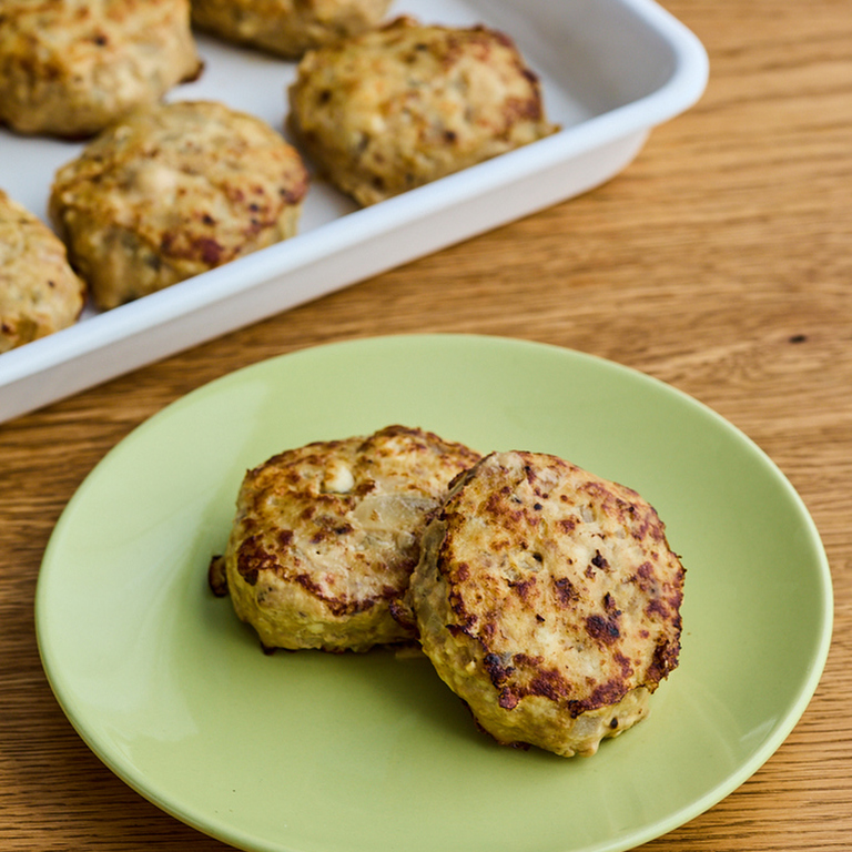 🆙 RECIPE和風うまみハンバーグ 🥢 調理時間：30分 日持ち：冷蔵5日 冷凍可過去何回かリピートしていますが、そのたびに「やっぱうまいわ」って思える自信作です😁お肉 イノシン酸 と昆布だし グルタミン酸 の「旨味の相乗効果」で、ぎゅっと旨味が詰まっ