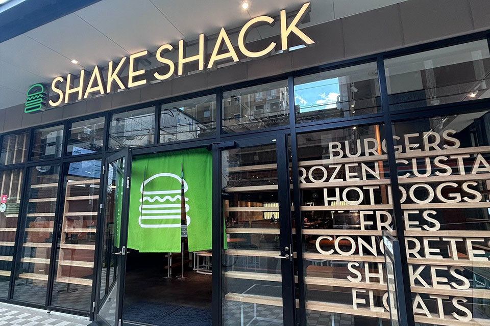 4月1日オープン！ Shake Shack シェイクシャック 京都四条烏丸店の内覧会＆試食会レポート！限定メニュー「宇治抹茶シェイク」「京都 クッキークリート」は京都らしい贅沢な味わい！Foooood