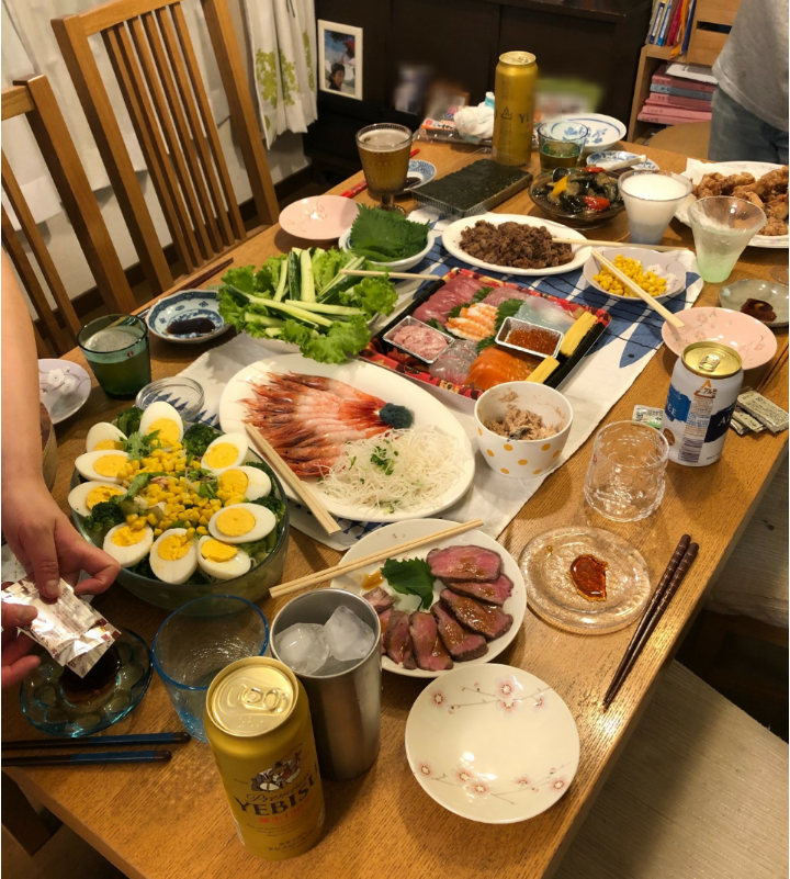 上から見た誕生日パーティ用の手巻き寿司 02266000701A の写真・イラスト素材アマナイメージズ