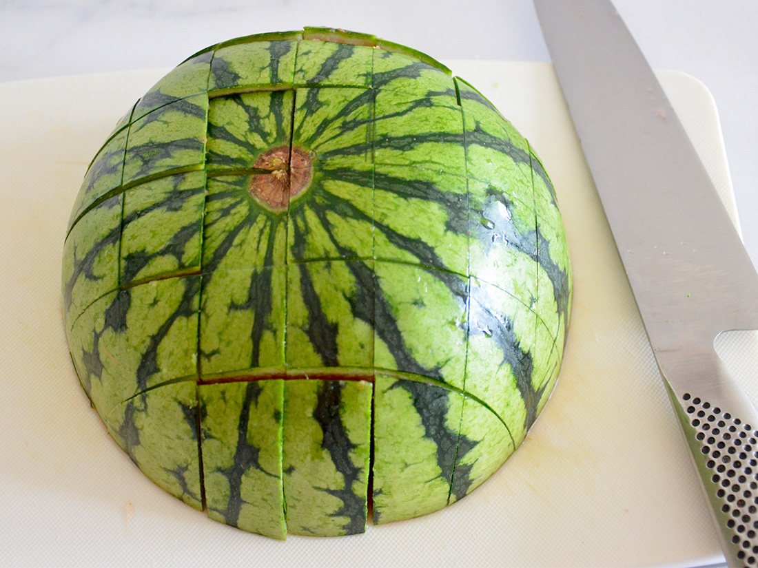 西瓜カット断面 横中央の写真素材FYI00405326ストックフォトの Qlean Market キュリンマーケット