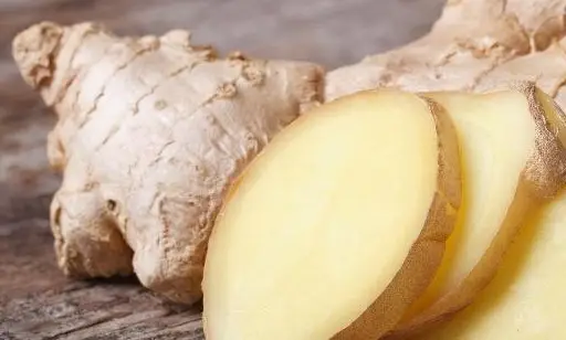 每天早上空腹吃1片生姜，一段时间以后，身体或会收获这5个好处