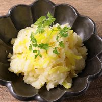 たくあんと梅の和風ポテトサラダ めんつゆで簡単味付け★