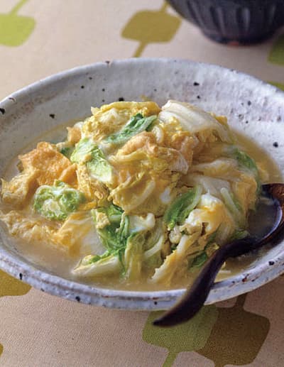 電気圧力鍋で、ひよこ豆の水煮を作って サラダ、炒めもの、スープにアレンジ。 乾燥ひよこ豆を水で戻して圧力調理すると、 ホクホクでおいしくて自分で作ればコスパも良好。 使い切れない分は冷凍保存もできるので、 気軽に圧力調理しちゃいましょう