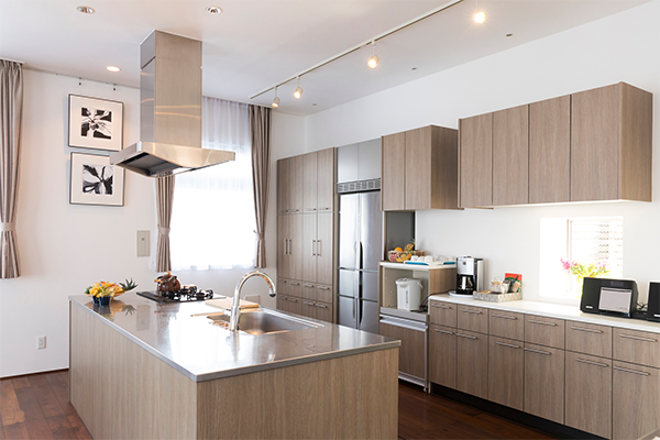 実例 -アイランドキッチン-輸入住宅を建てるなら本物の素材と技術でつくるユニバーシス