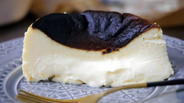 水切りヨーグルトで作るバスクチーズケーキ