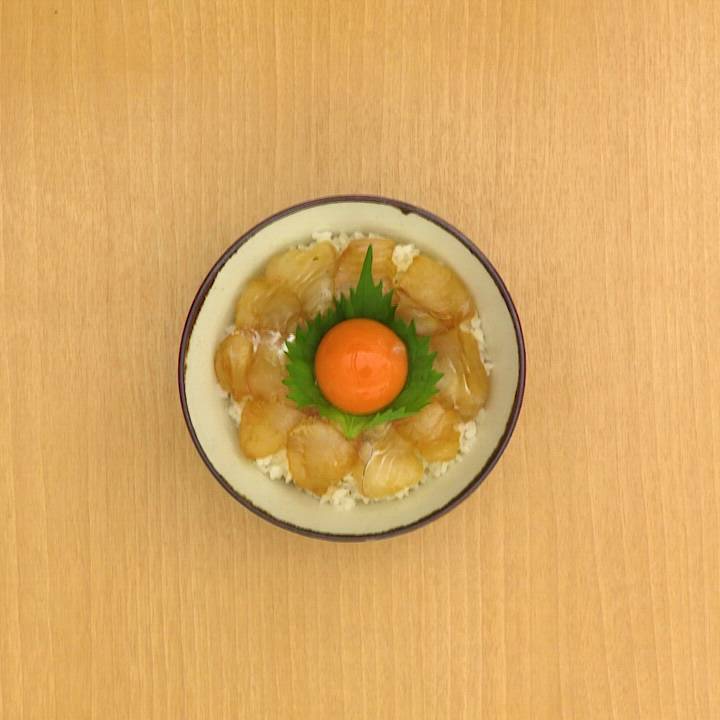 本日のオススメ、ヒラメの漬け丼です🐟 初登場以来、定番メニューとして密かに人気の漬け丼です♪ヒラメと鮭の二色丼も提供中ですので、ぜひご来店ください✨・ヒラメの漬け丼 1000円 ・A定食 鯖照り焼き 550円 ・B定食 豚肉味噌焼き 600円メフレ市場食堂メフレ食堂