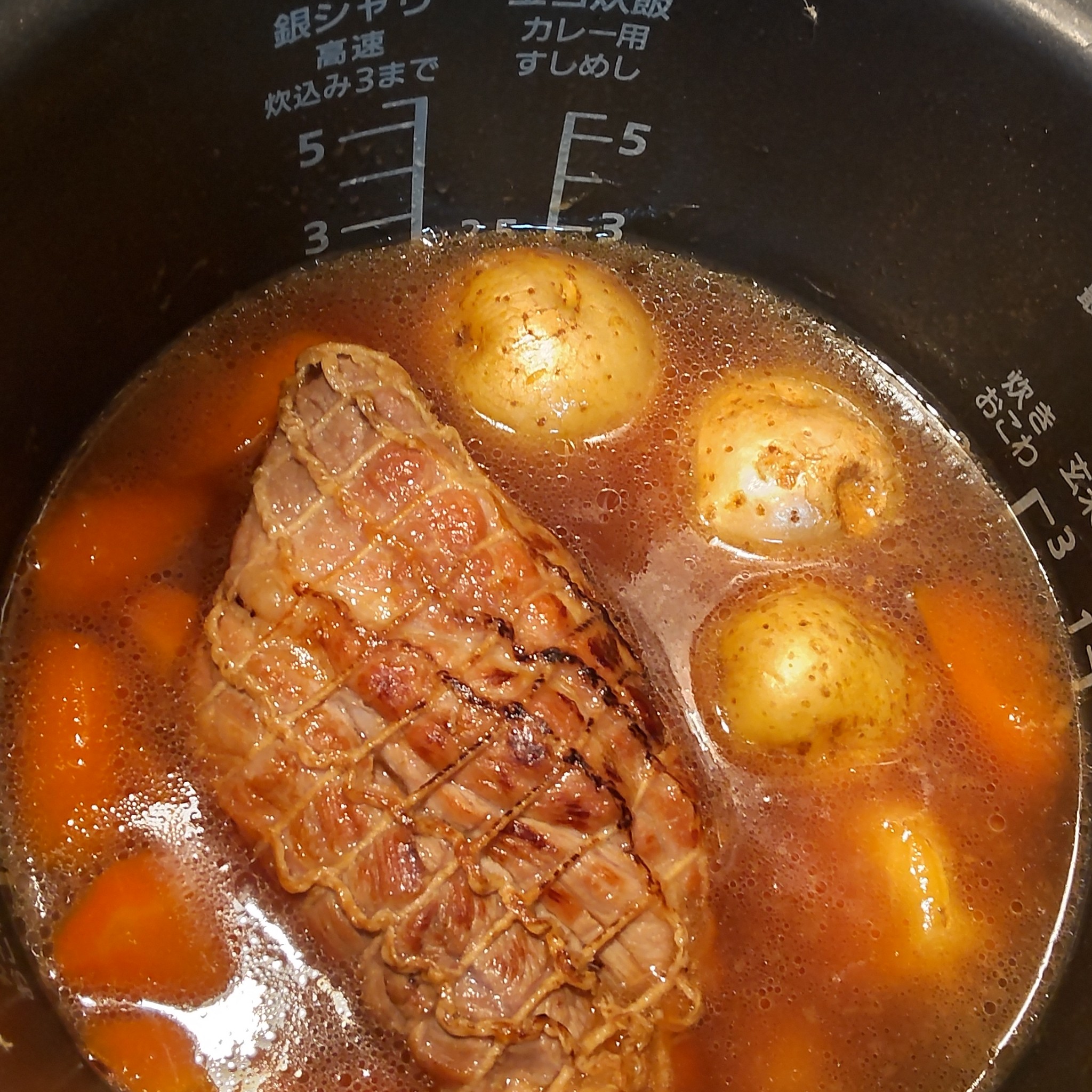 炊飯器で作る、とろとろ「チャーシュー」の作り方！ 豚バラ肉の巻き方・味付けの黄金レシピ解説付き - dressing ドレッシング