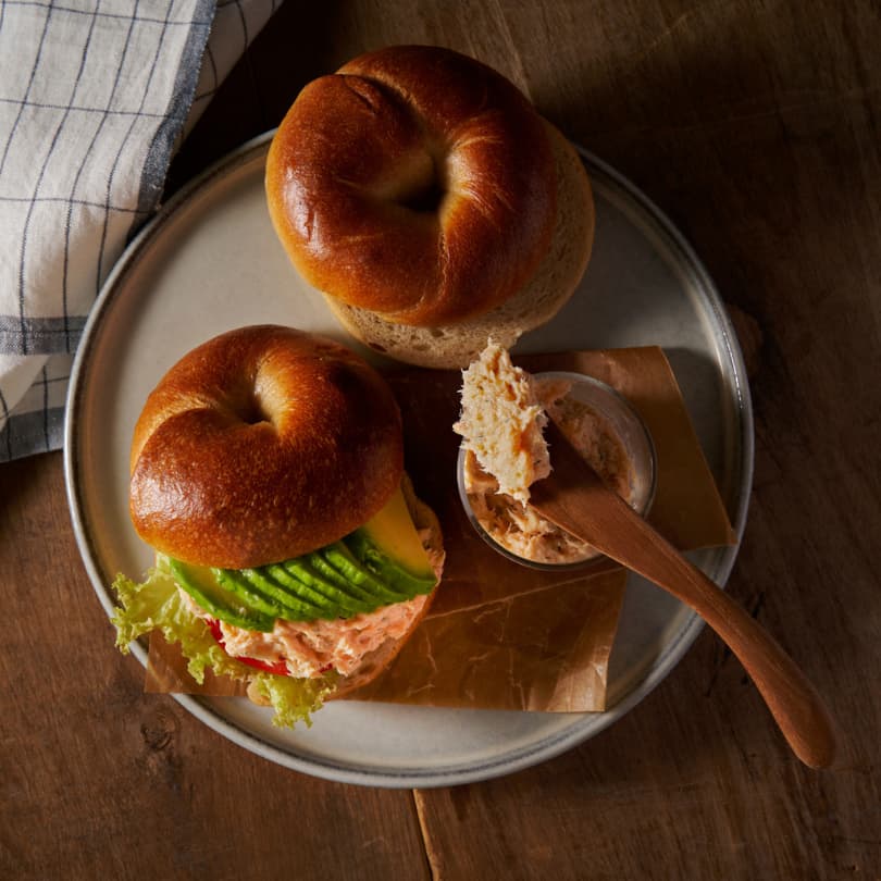 スプラウトとサーモンのリエット バケット添え のレシピ・作り方ELLE gourmetエル・グルメ