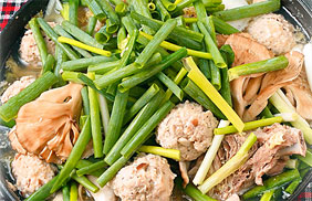 男子ごはん 豚バラとキャベツの塩にんにく鍋 栗原心平流レシピ : 三ツ星主婦の「簡単！料理レシピ」