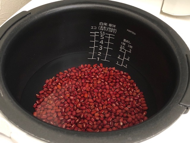 炊飯器でほったらかし 渋切り不要の「お手軽ぜんざい」！小豆ふっくら～♪で失敗しらず！『あたらしい日日』こんな時代のニューノーマルな暮らし方。食と農、生活情報をお届けします