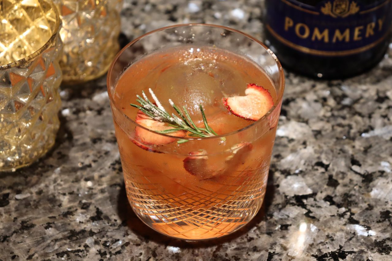 今試したい! シンプルで華やかなクリスマスカクテルのレシピ 3選