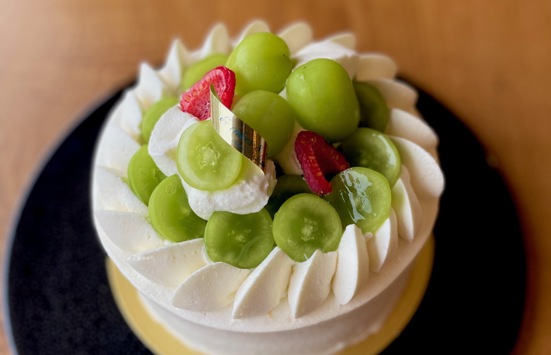 先日のシャインマスカットの レアチーズケーキと同時に 余り物で作った4号サイズ 私も娘も食べないので 結局また妹んちへ余り物で手作りおやつ手作りケーキ手作りスイーツ4号サイズパティシエカメラ部ミニケーキおうちカフェシャインマスカット