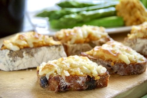 簡単フライパンde卵とチーズのベーコントースト