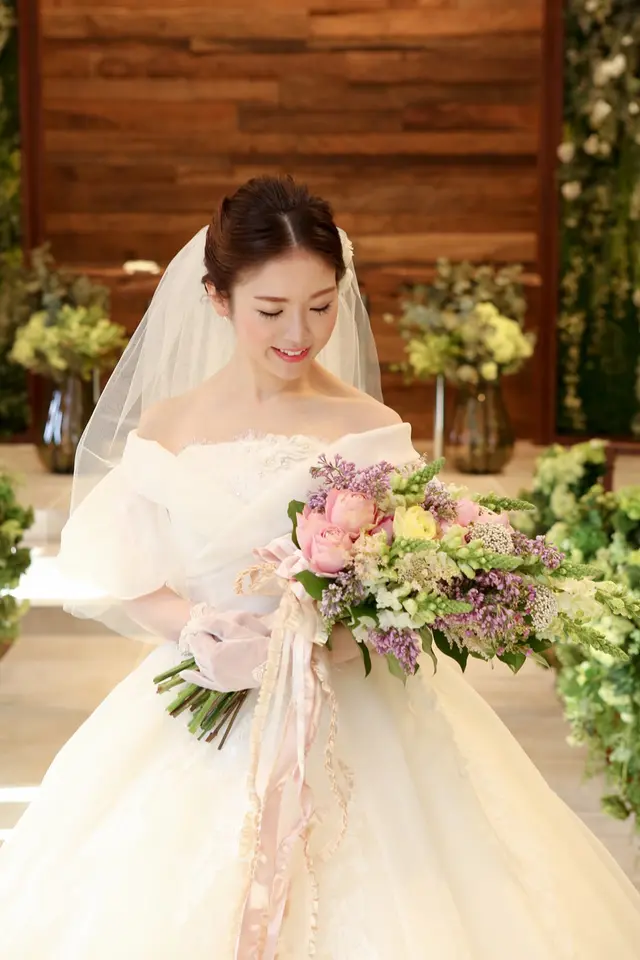 赤バラ108本花束 フラワーベース付き プロポーズ・結婚記念日お祝い