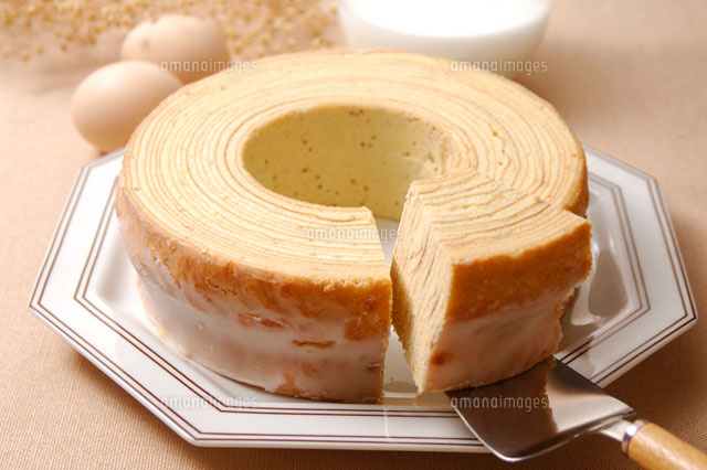 フォークで刺したバームクーヘンの写真素材185286031 毎月1点無料 フリー のストックフォト イメージマート