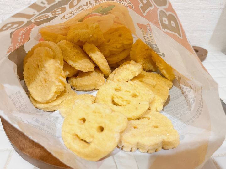 業務スーパーの「ベアスマイルポテト」をレポ⠀ ⠀ベアスマイルポテト ⠀ 購入価格:170円 税込 ⠀ 内容量: 25個⠀ 産地:ベルギー⠀ ⠀セール中のベアポテト♥⠀ ハロウィンパーティーにもピッタリです🎃⠀ ⠀ 安いし可愛いし、美味しい👏⠀ ⠀ 娘にも好評だったので