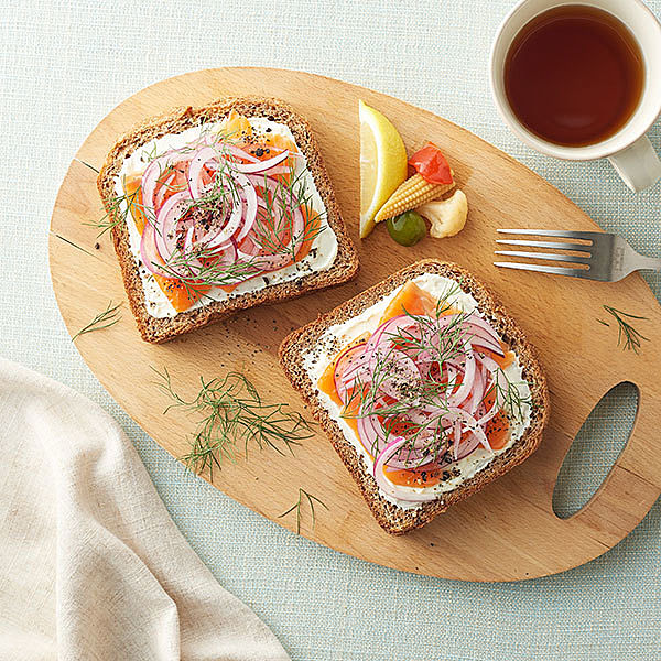 スモークサーモンとクリームチーズのきゅうり巻きサラダ