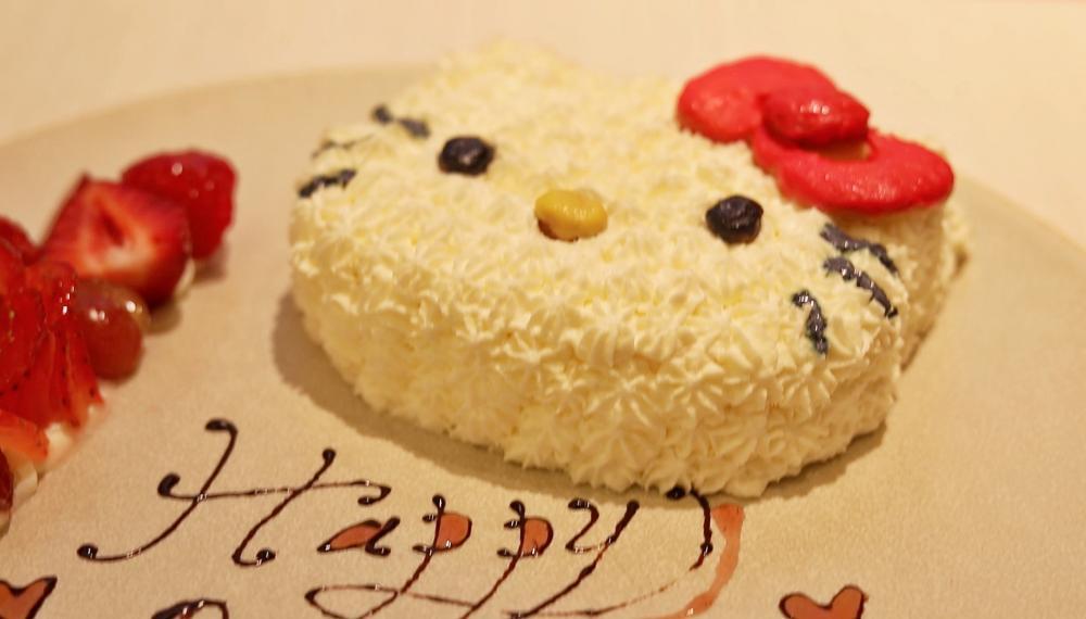 公式 ハローキティ in スイーツ・ギャラリー東京・新宿のホテルなら ヒルトン東京