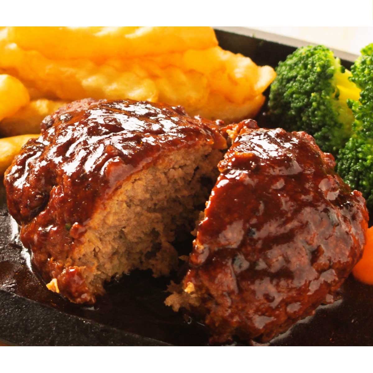 デミグラスの煮込みハンバーグ🍽️ 美味しすぎるのに、簡単🫶🏻❤︎ 男性にも、お子様にも好評のレシピです☺️煮込みハンバーグハンバーグおうちごはんビストロレシピおうちビストロおうちカフェハンバーグレシピ