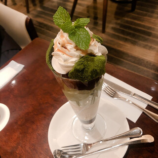 抹茶の升パフェが美味！銀座「サロン ギンザ サボウ」へ