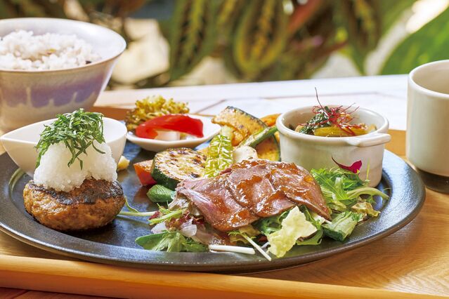 コスパ＆ボリューム満沖縄食堂の定番メニュー「Cランチ」が人気の店7選沖縄観光に役立つおトクな最新情報が満載 OkinawaTraveler 沖縄トラベラー