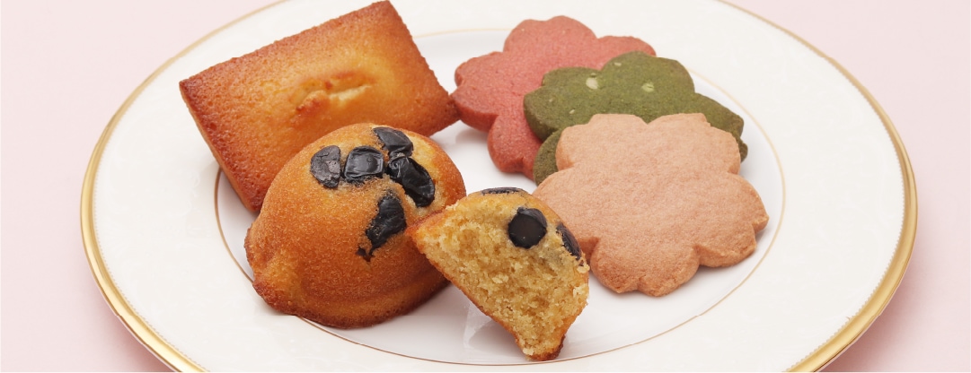 和歌山市にある 桜珈琲さん🤍 ✓ケーキセット 1045円 マンゴータルト メロンショートケーキ モンブランにしました！ 私はマンゴータルトに♡ドリンクはアイスコーヒーにしました♪ 桜珈琲さん久しぶりに伺いましたが やっぱりお得感があります！ シャーベット カヌレ